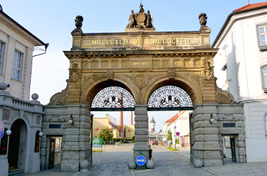 Pivo var&iacute;me v Plzni už od roku 1842, chcete vedieť o n&aacute;s viac?
